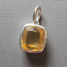 Load image into Gallery viewer, Pendant 1584