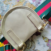 Load image into Gallery viewer, Vintage purse 1001