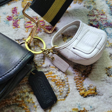 Load image into Gallery viewer, Vintage Purse 1002