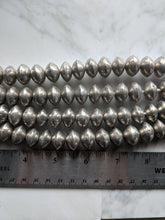 Load image into Gallery viewer, Tradebeads 1041