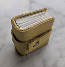 Load image into Gallery viewer, Book 1011