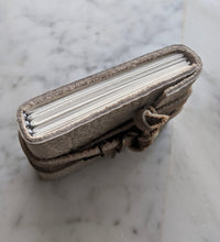 Load image into Gallery viewer, Book 1008