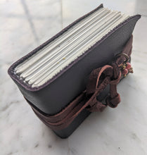 Load image into Gallery viewer, Book 1006