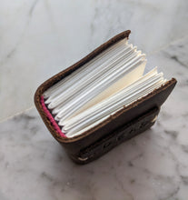 Load image into Gallery viewer, Book 1025
