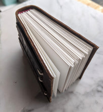 Load image into Gallery viewer, Book 1032