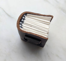 Load image into Gallery viewer, Book 1042