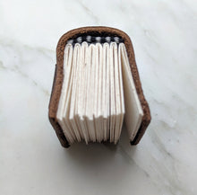 Load image into Gallery viewer, Book 1042