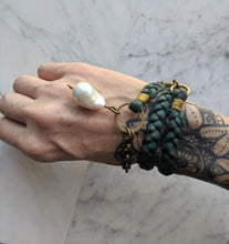 Load image into Gallery viewer, Bracelet 2057