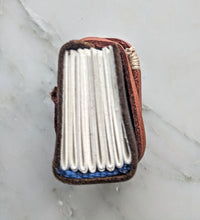Load image into Gallery viewer, Book 1060